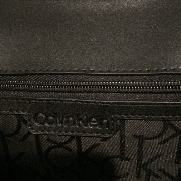 Calvin Klein Crossbody With Chain - Picture 3 of 8